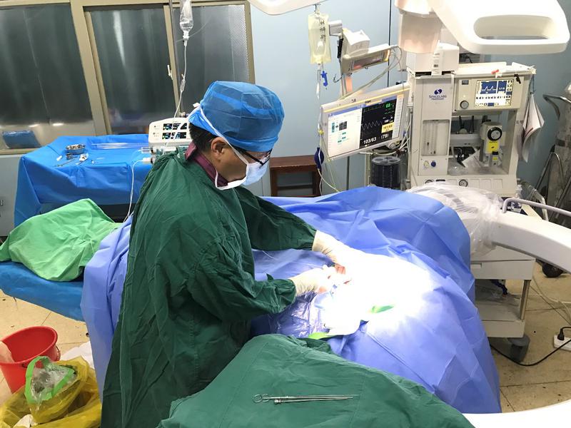 手術(shù)中.jpg