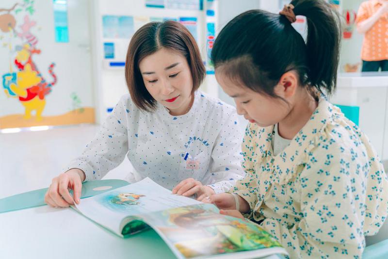 新生兒科 方佳麗(護(hù)士長(zhǎng)).jpg