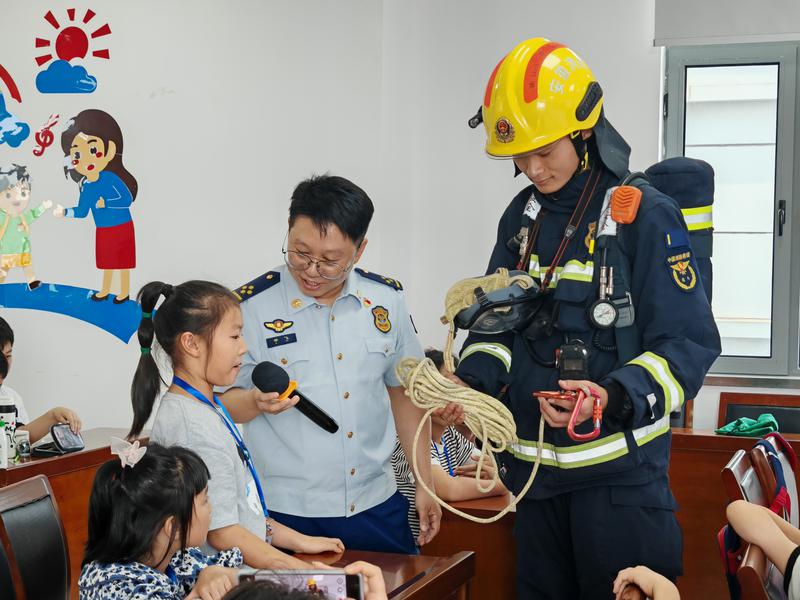 火災(zāi)逃生知識(shí)講座2.jpg 火災(zāi)逃生知識(shí)講座2.jpg